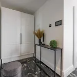 Emihouse Riverside Premium - Free Parking, Center Apartment