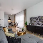 Emihouse Riverside Premium - Free Parking, Center Apartment Rzeszow