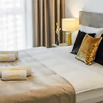 Emihouse Riverside Premium - Free Parking, Center Apartman *