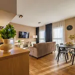 Emihouse Riverside Premium - Free Parking, Center Apartment *