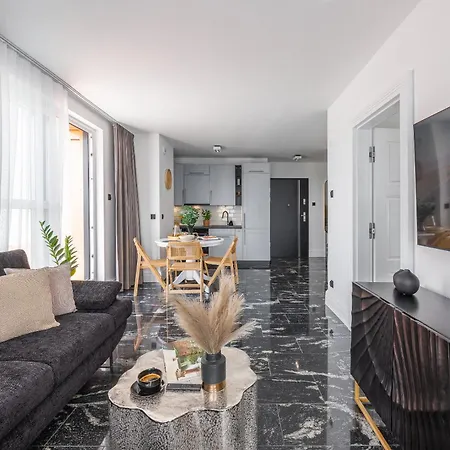 Emihouse Riverside Premium - Free Parking, Center Apartment Rzeszow
