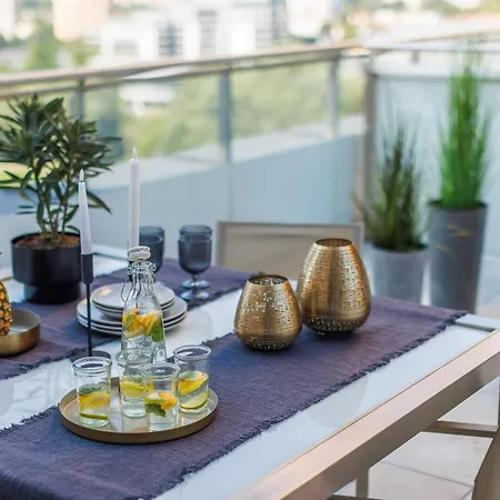 Emihouse Riverside Premium & Free Parking Apartment
