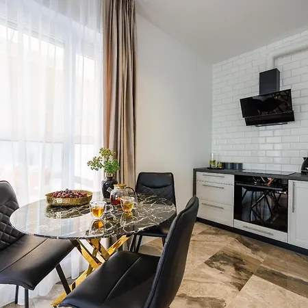 Emihouse Riverside Premium - Free Parking, Center Apartamento