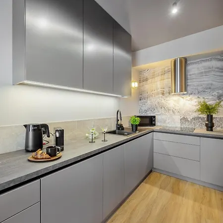 Emihouse Riverside Premium - Free Parking, Center *