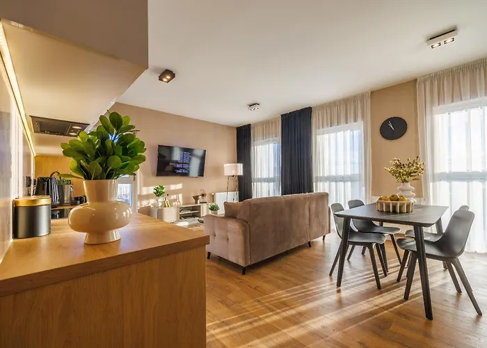 Emihouse Riverside Premium - Free Parking, Center Apartment *